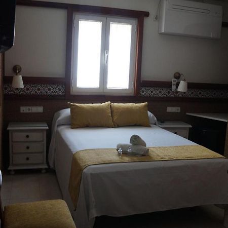 Hostal La Conilena Кониль-де-ла-Фронтера Экстерьер фото