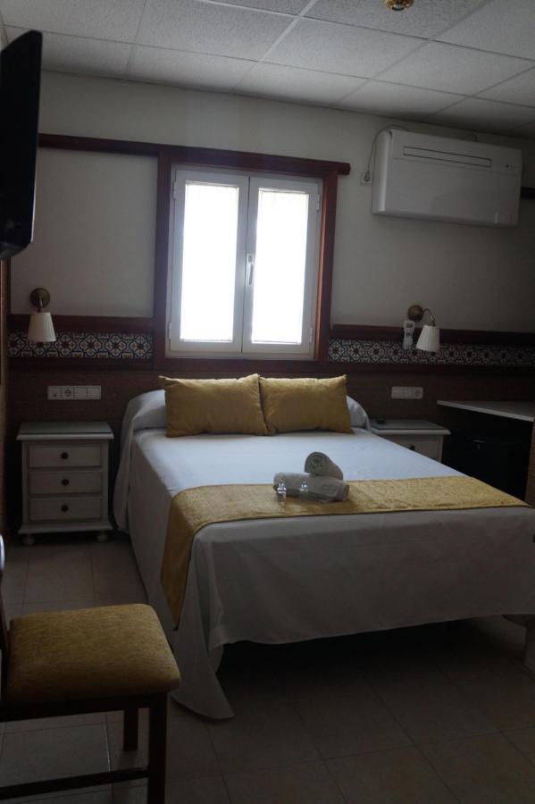 Hostal La Conilena Кониль-де-ла-Фронтера Экстерьер фото