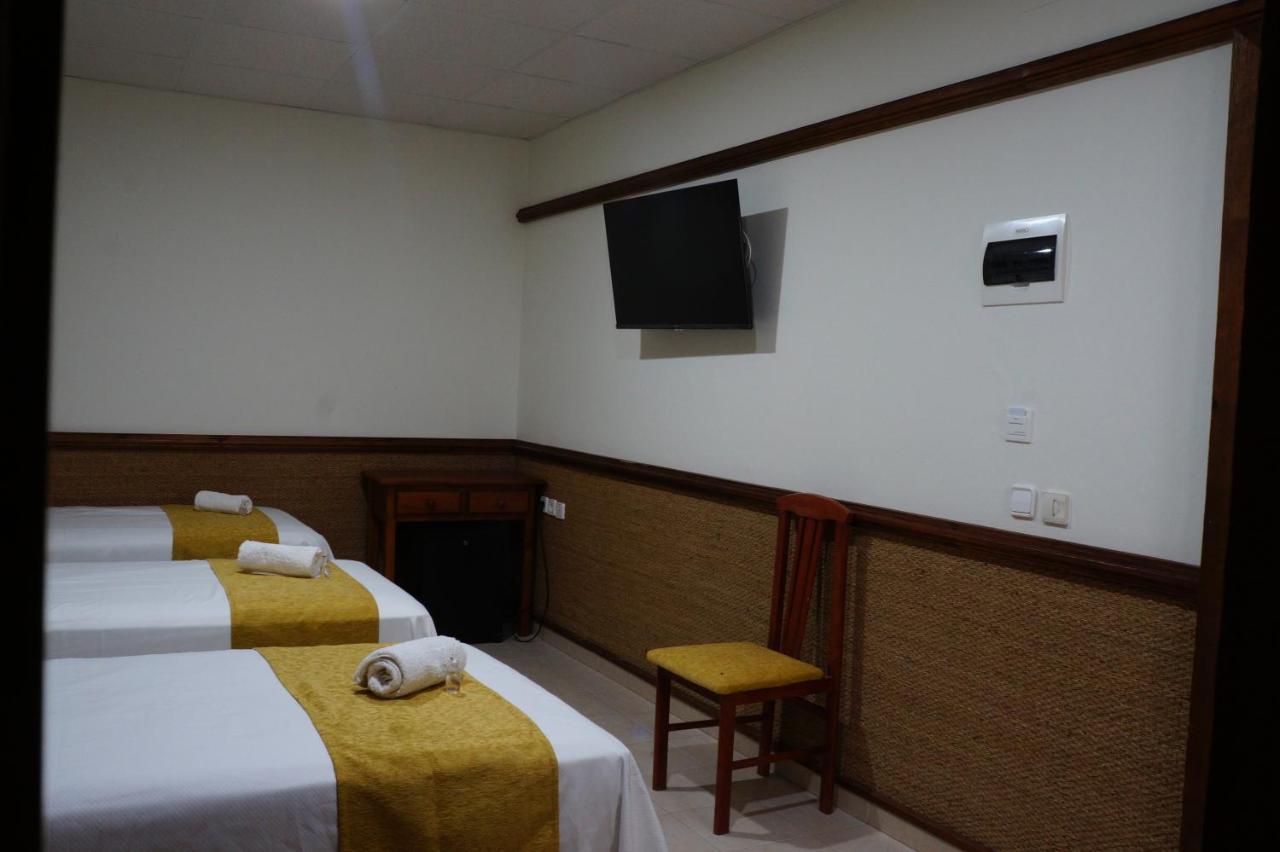 Hostal La Conilena Кониль-де-ла-Фронтера Экстерьер фото
