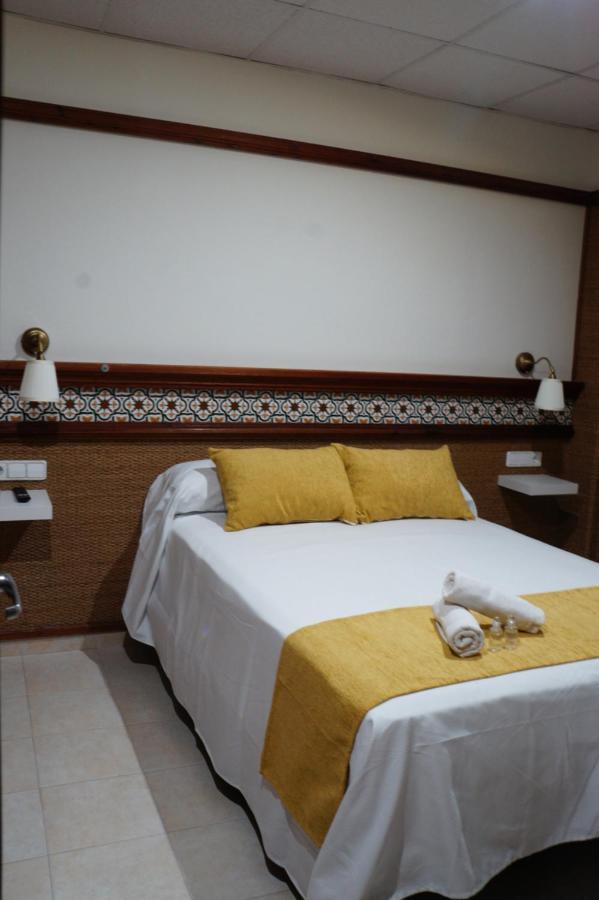 Hostal La Conilena Кониль-де-ла-Фронтера Экстерьер фото
