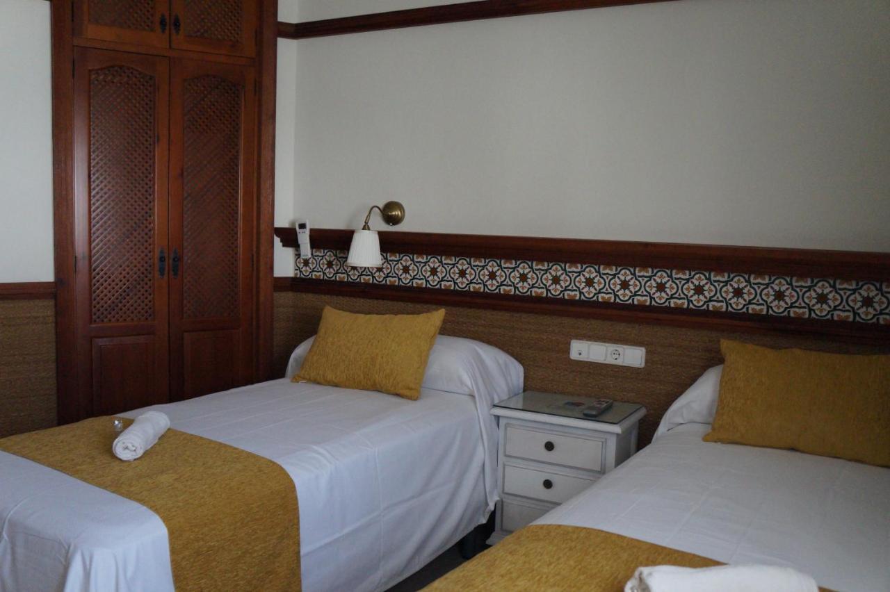 Hostal La Conilena Кониль-де-ла-Фронтера Экстерьер фото