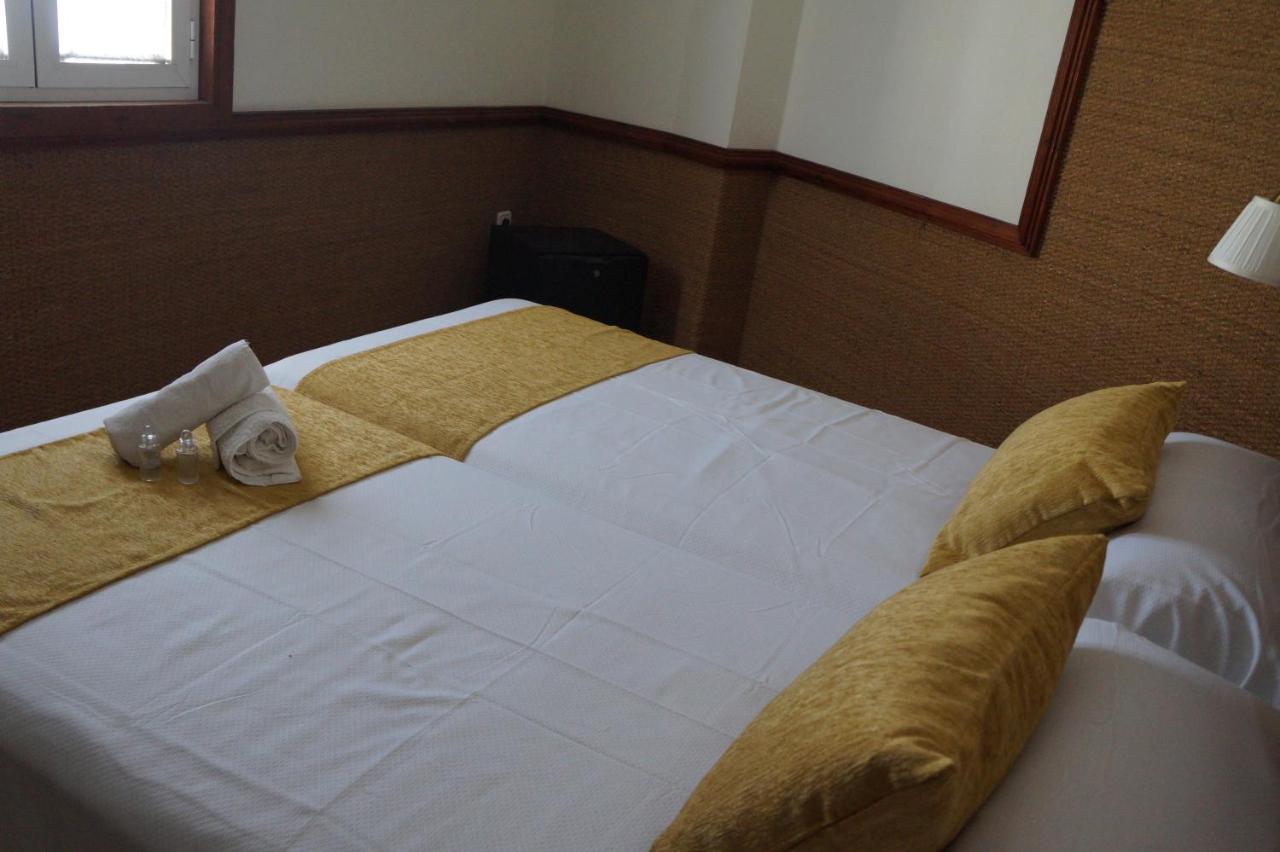 Hostal La Conilena Кониль-де-ла-Фронтера Экстерьер фото