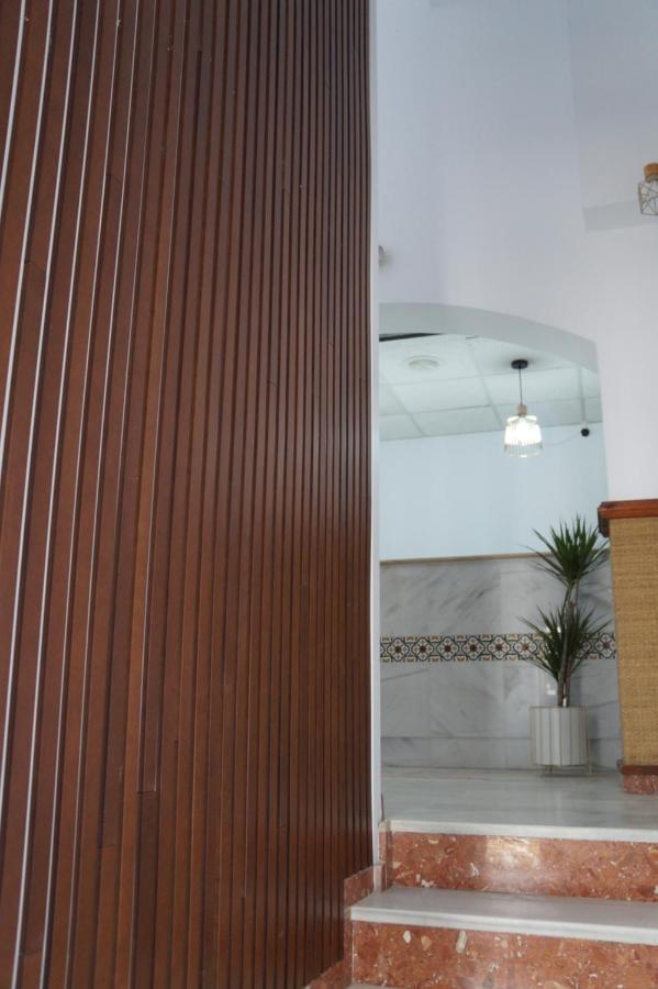 Hostal La Conilena Кониль-де-ла-Фронтера Экстерьер фото