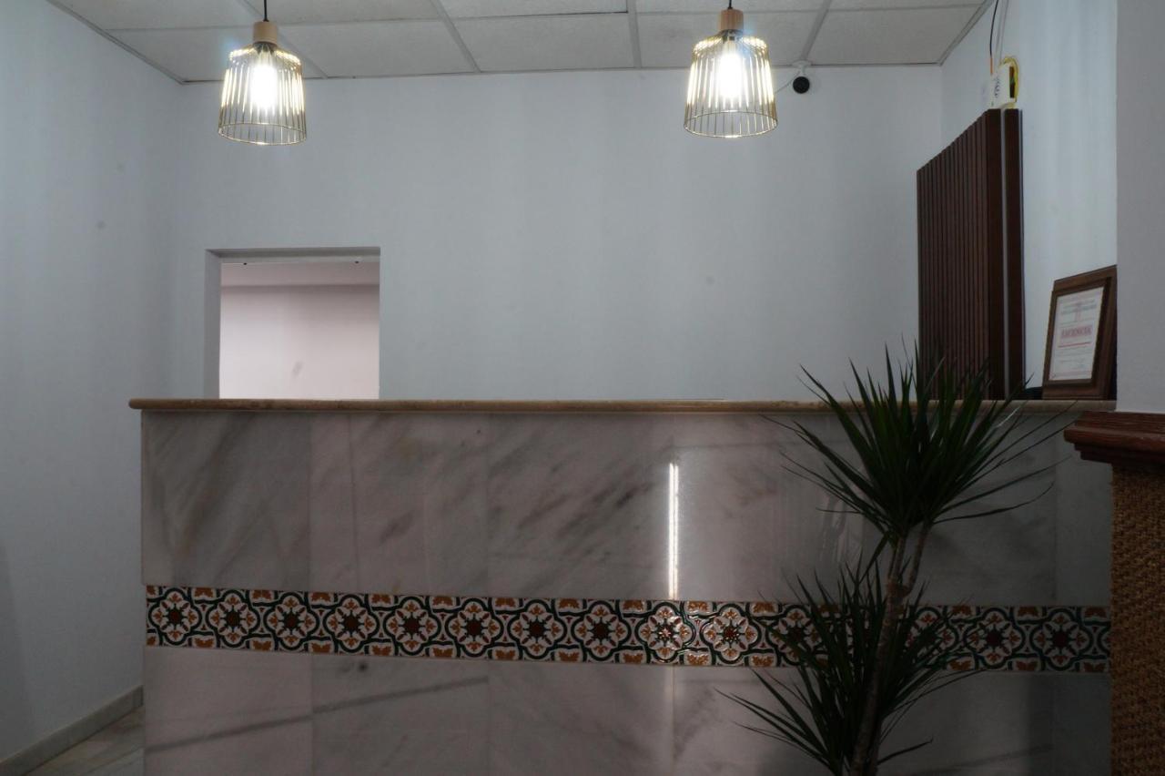 Hostal La Conilena Кониль-де-ла-Фронтера Экстерьер фото