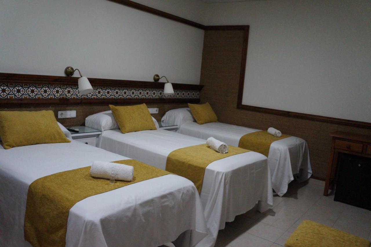 Hostal La Conilena Кониль-де-ла-Фронтера Экстерьер фото