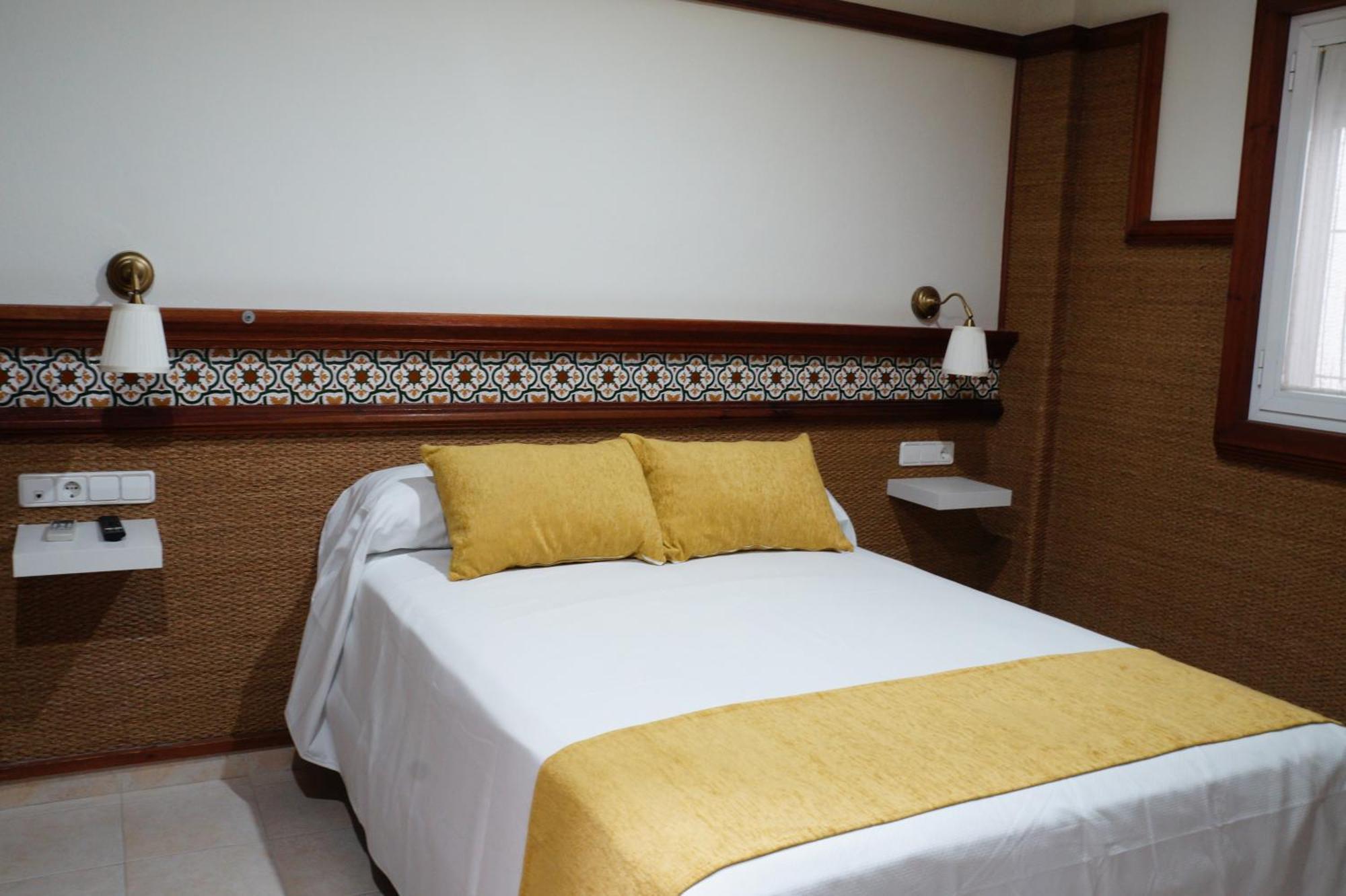 Hostal La Conilena Кониль-де-ла-Фронтера Экстерьер фото