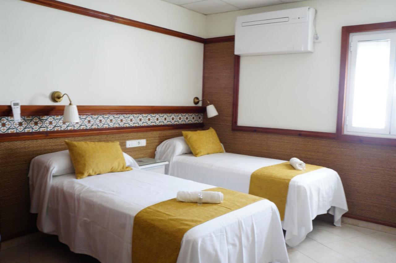 Hostal La Conilena Кониль-де-ла-Фронтера Экстерьер фото