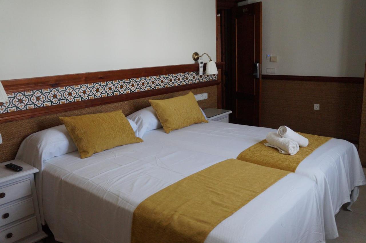 Hostal La Conilena Кониль-де-ла-Фронтера Экстерьер фото