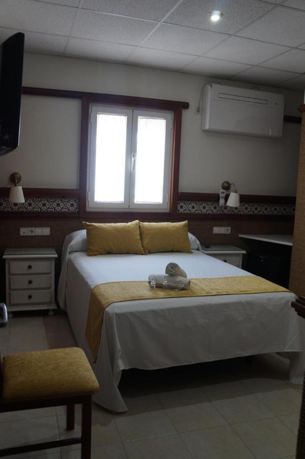Hostal La Conilena Кониль-де-ла-Фронтера Экстерьер фото